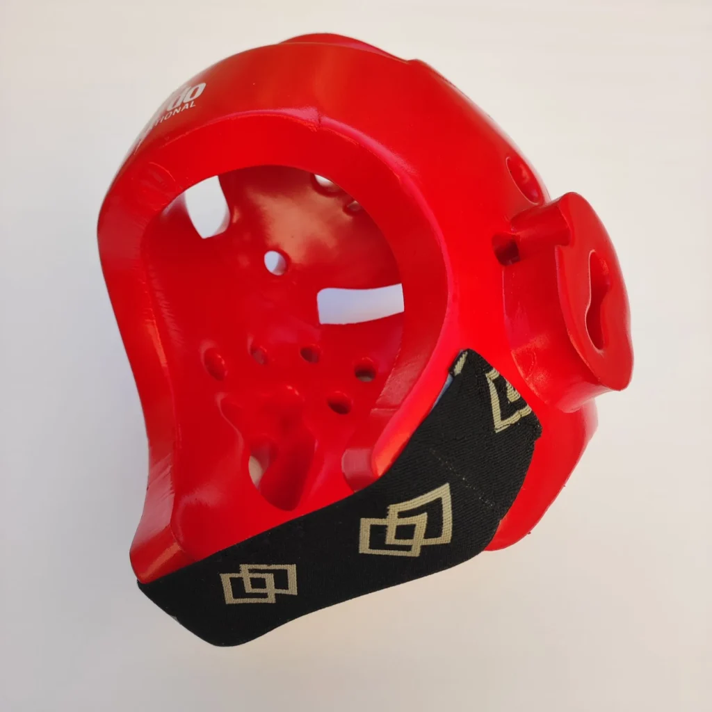 کلاه تکواندو تزریقی مدل حرفه‌ای از جنس پلی‌اورتان با طراحی ارگونومیک